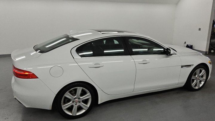 Jaguar XE  2017
