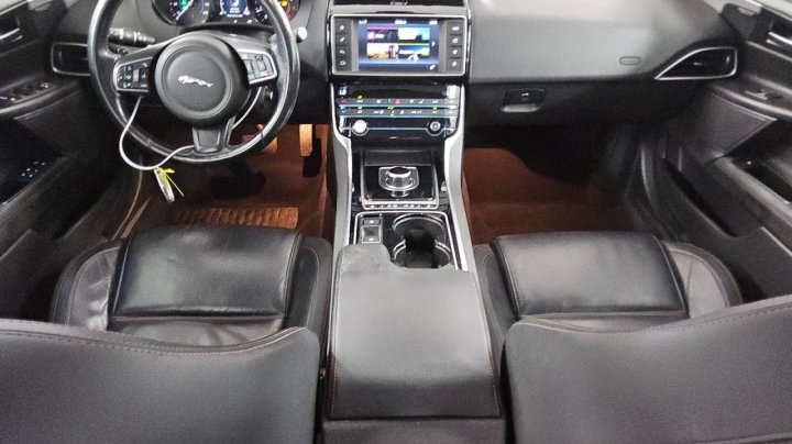 Jaguar XE  2017