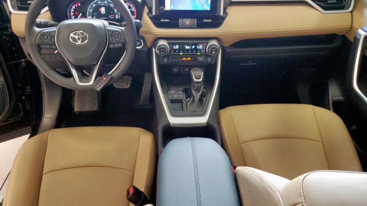 Toyota RAV4  2025