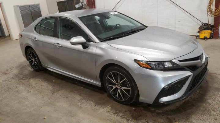 Toyota Camry  2023