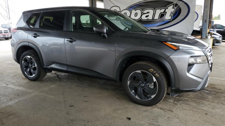 Nissan ROGUE  2024