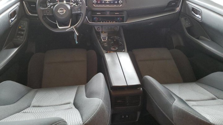 Nissan ROGUE  2024