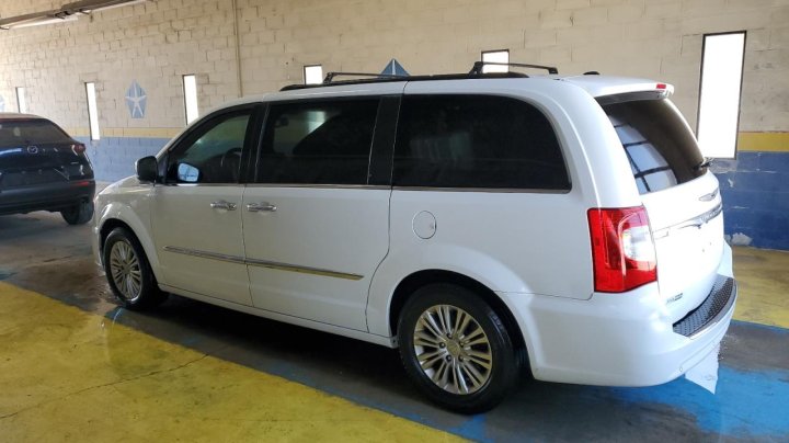 CHRYSLER TOWN & COUNTRY  2016