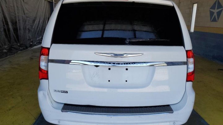 CHRYSLER TOWN & COUNTRY  2016