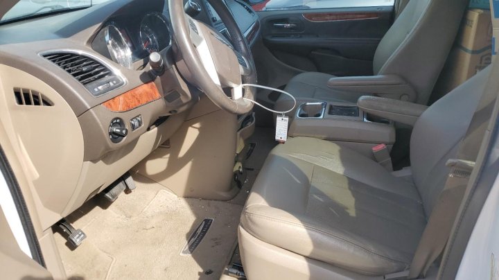 CHRYSLER TOWN & COUNTRY  2016