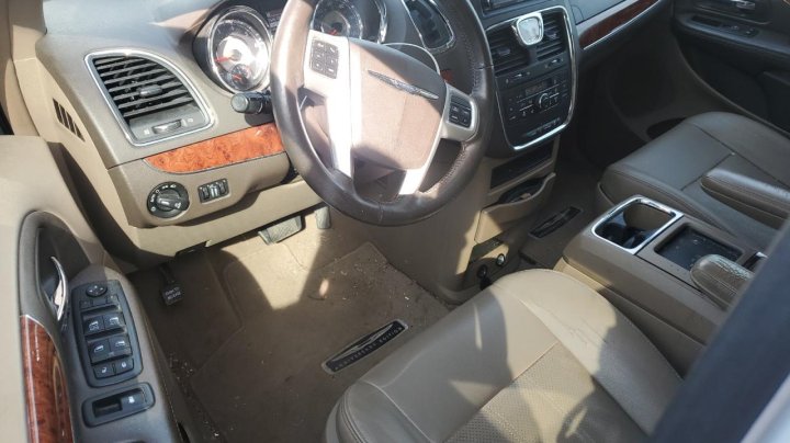 CHRYSLER TOWN & COUNTRY  2016