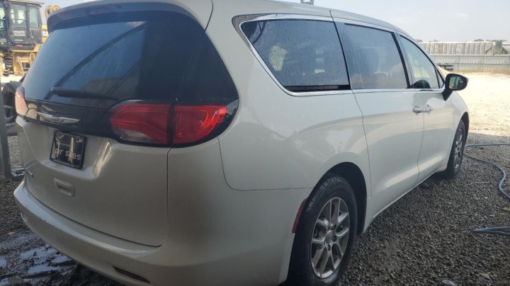 CHRYSLER VOYAGER  2022