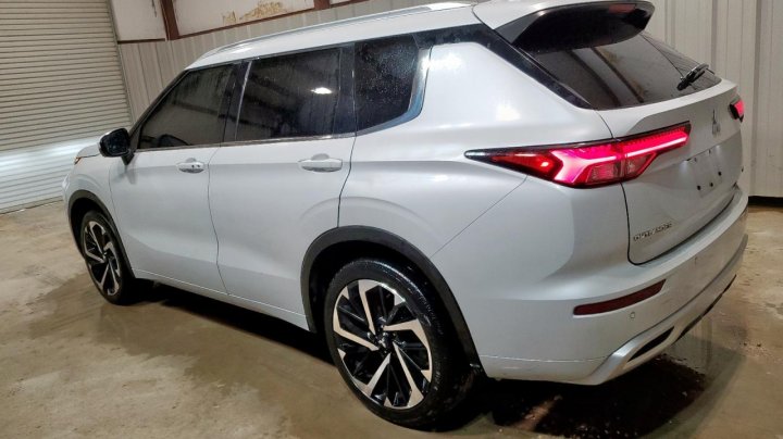 Mitsubishi Outlander  2022