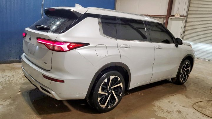 Mitsubishi Outlander  2022