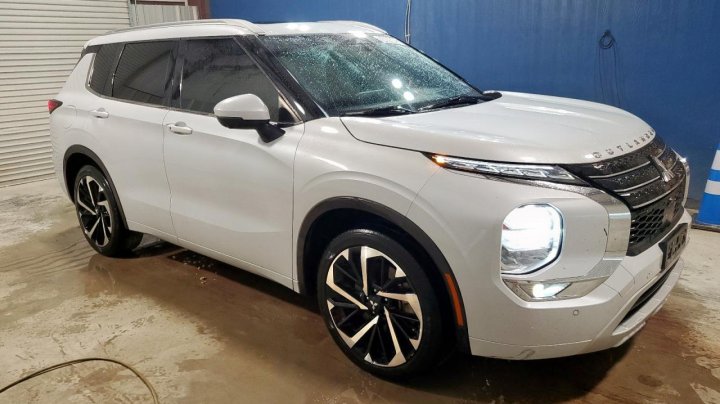 Mitsubishi Outlander  2022