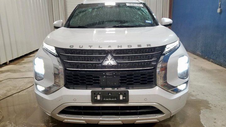 Mitsubishi Outlander  2022