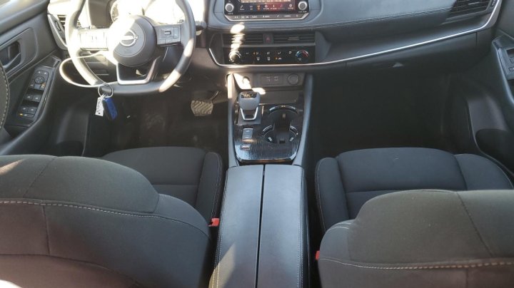 Nissan ROGUE  2024