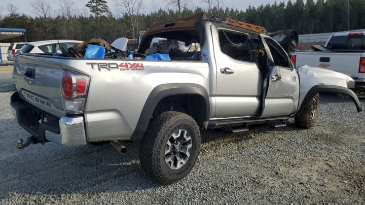Toyota TACOMA  2023