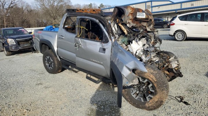 Toyota TACOMA  2023