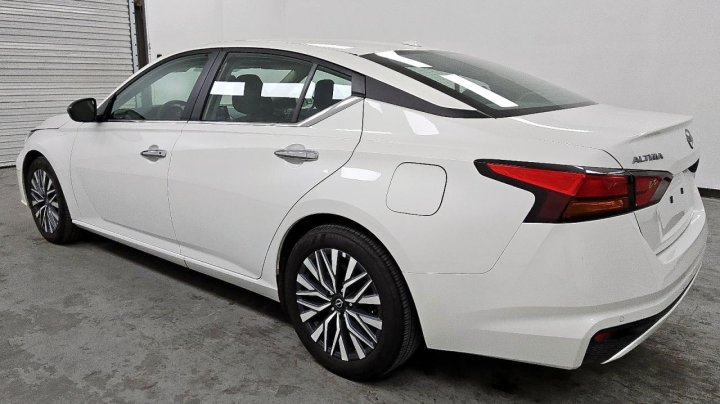 Nissan Altima  2025