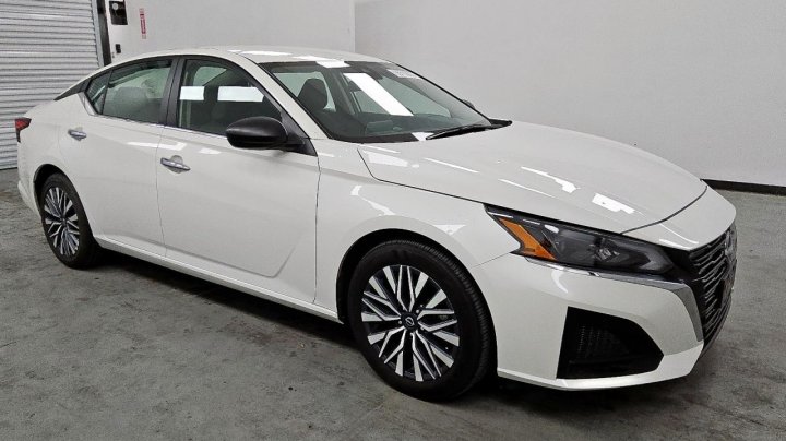 Nissan Altima  2025