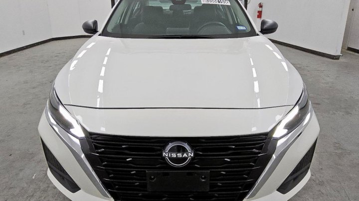 Nissan Altima  2025
