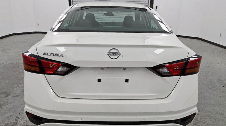Nissan Altima  2025