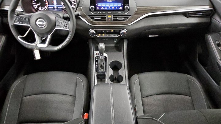 Nissan Altima  2025