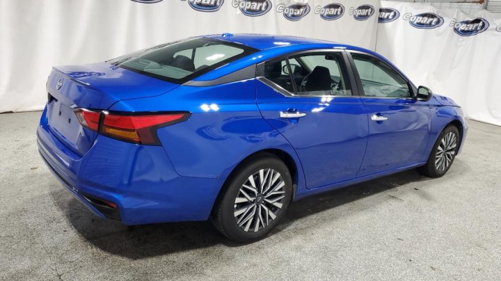 Nissan Altima  2025