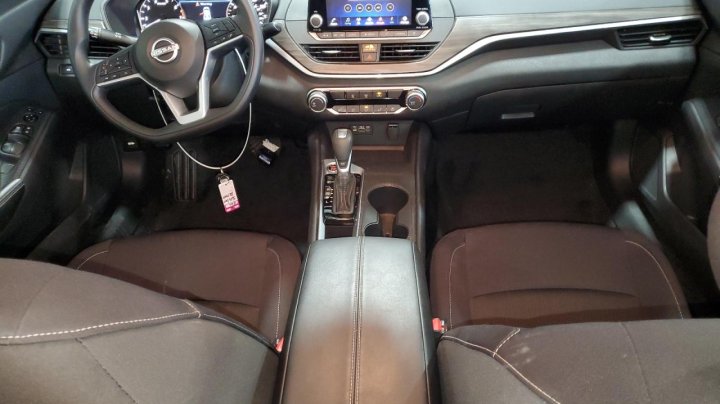 Nissan Altima  2025