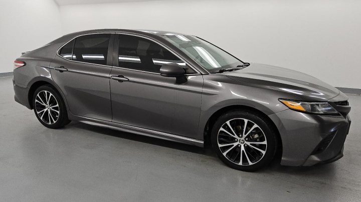 Toyota Camry  2020