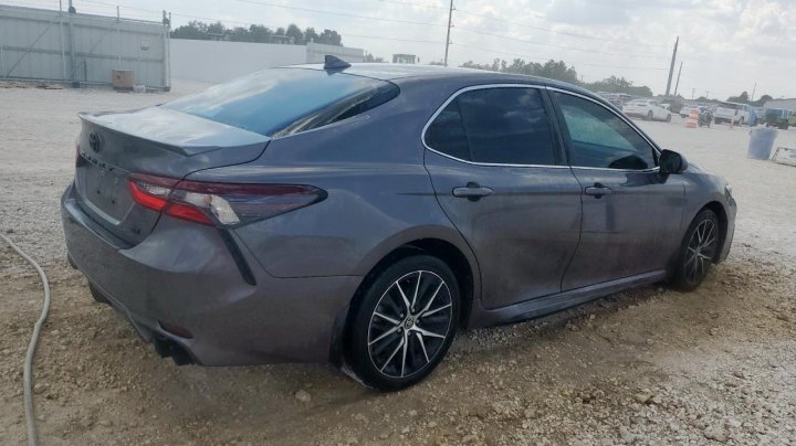 Toyota Camry  2023