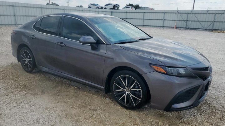 Toyota Camry  2023
