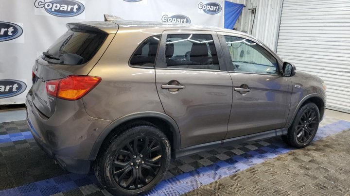 Mitsubishi OUTLANDER SPORT  2017