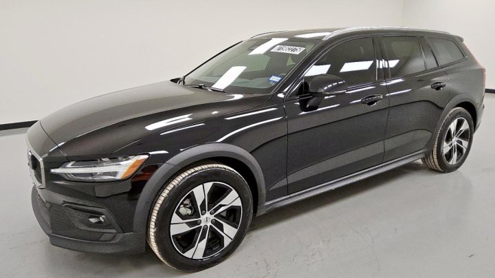 Volvo V60 CROSS COUNTRY  2025