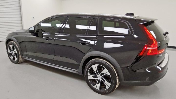 Volvo V60 CROSS COUNTRY  2025