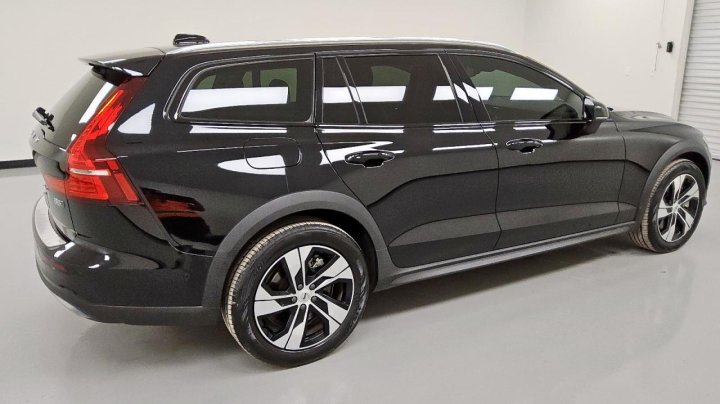 Volvo V60 CROSS COUNTRY  2025