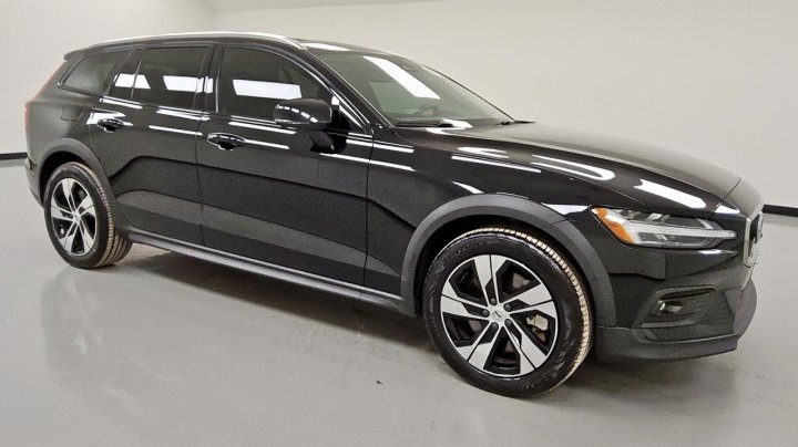 Volvo V60 CROSS COUNTRY  2025