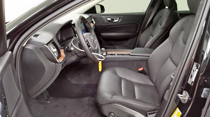Volvo V60 CROSS COUNTRY  2025