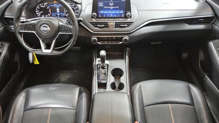 Nissan Altima  2022