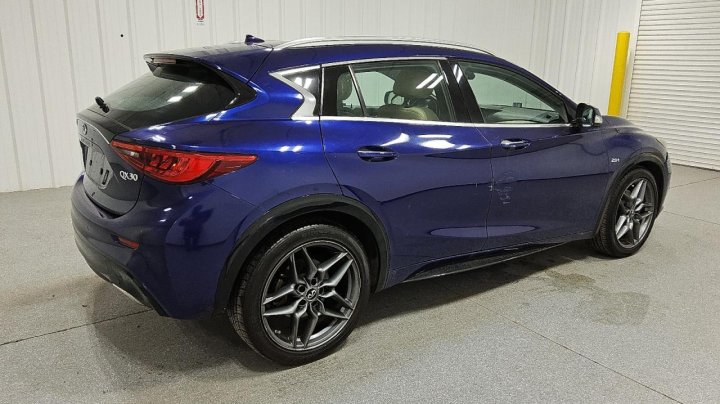 INFINITI QX30  2017
