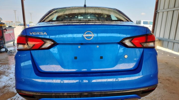 Nissan Versa  2023