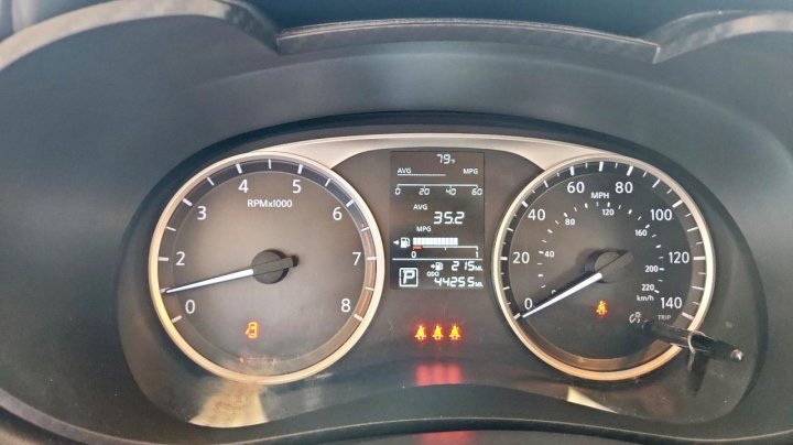 Nissan Versa  2023