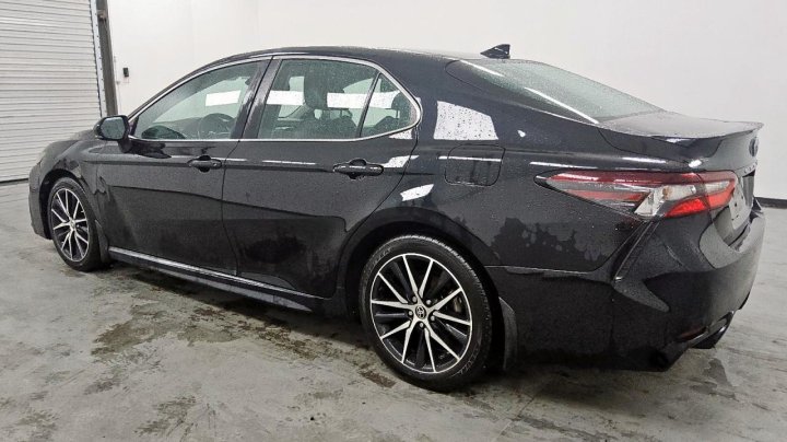 Toyota Camry  2021