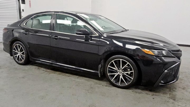 Toyota Camry  2021