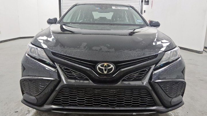 Toyota Camry  2021