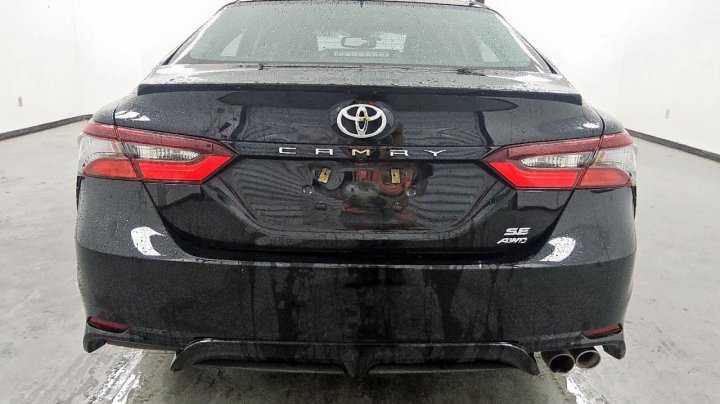Toyota Camry  2021