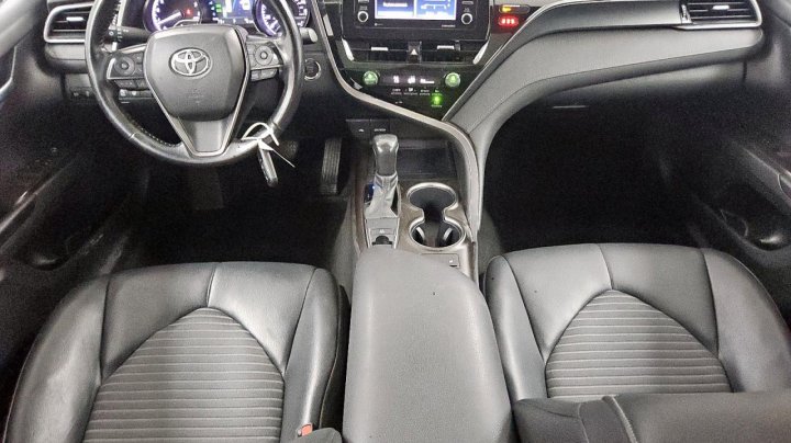Toyota Camry  2021