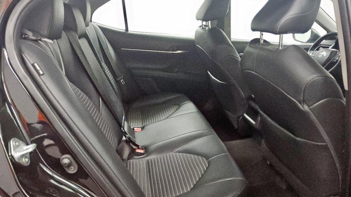 Toyota Camry  2021