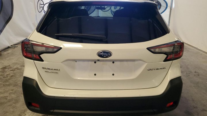 Subaru Outback  2023
