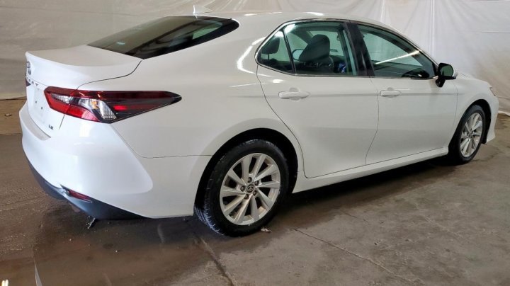 Toyota Camry  2021