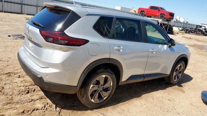 Nissan ROGUE  2025