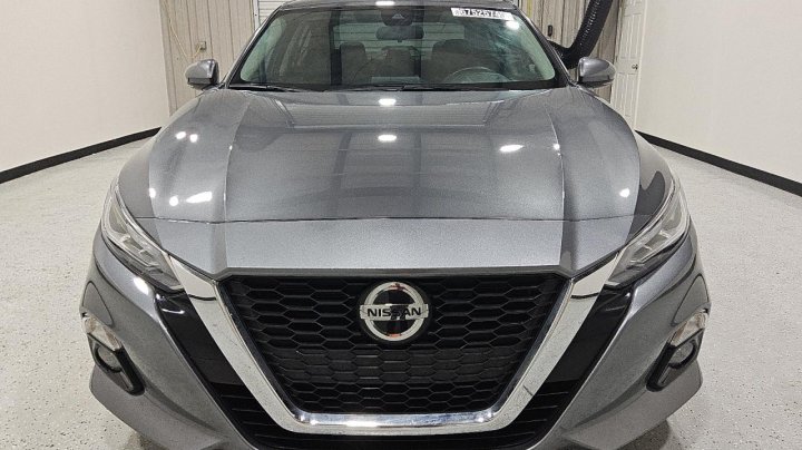 Nissan Altima  2022