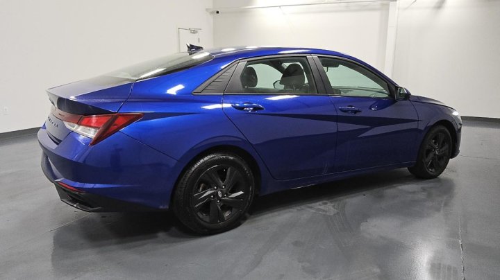Hyundai Elantra  2022