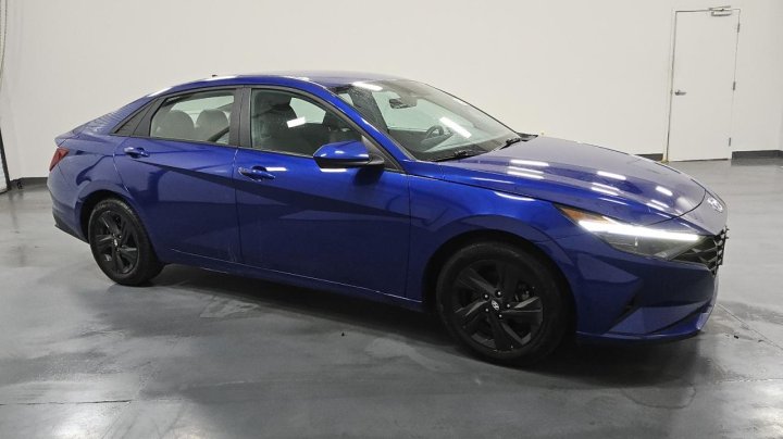 Hyundai Elantra  2022